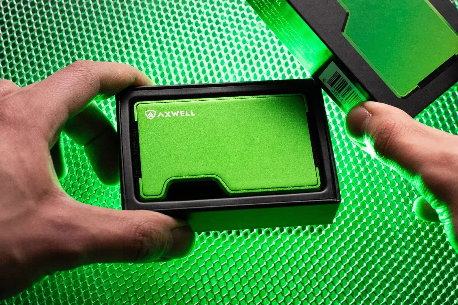 AirTag Wallet - Alien Green Wallets & Money Clips Axwell