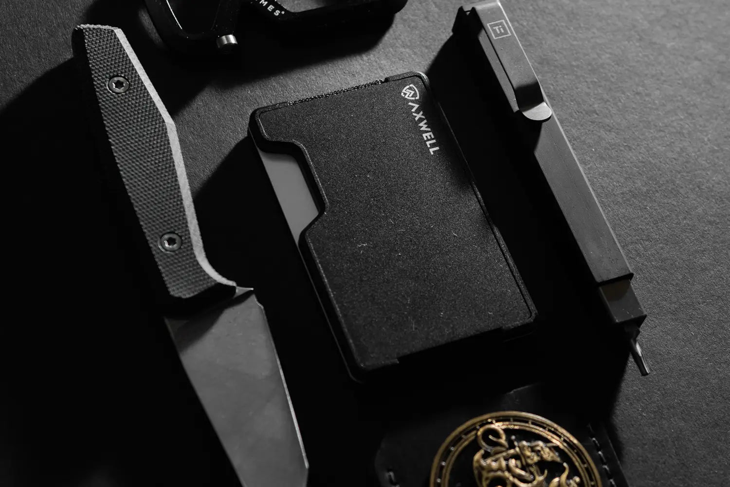Aluminium Black Axwell Wallet Lifestyle