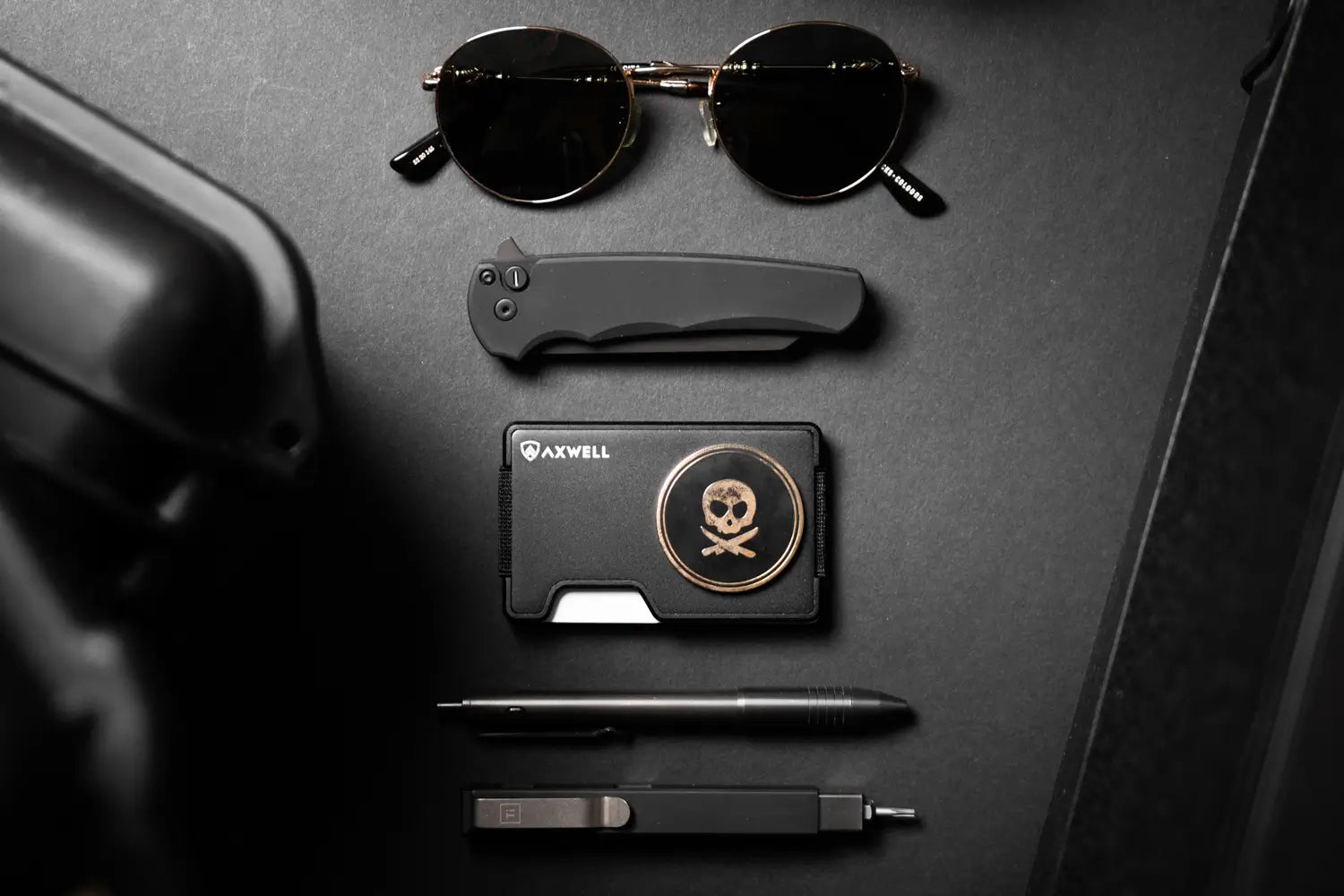 Aluminium Black Axwell Wallet Lifestyle