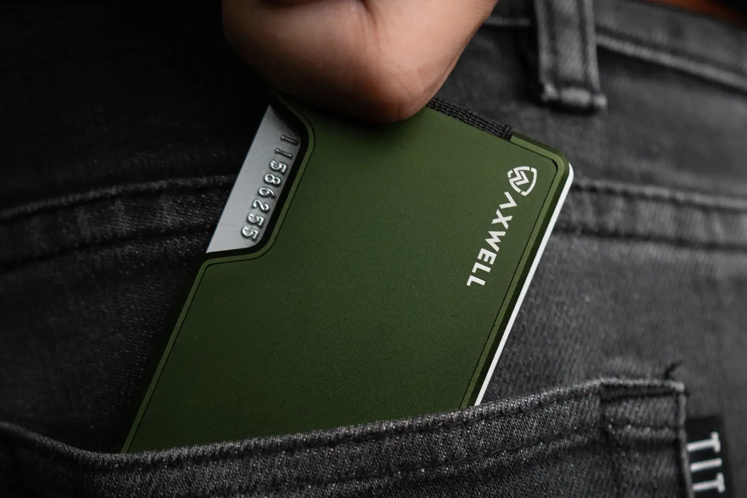 Aluminium Green Axwell Wallet Lifestyle