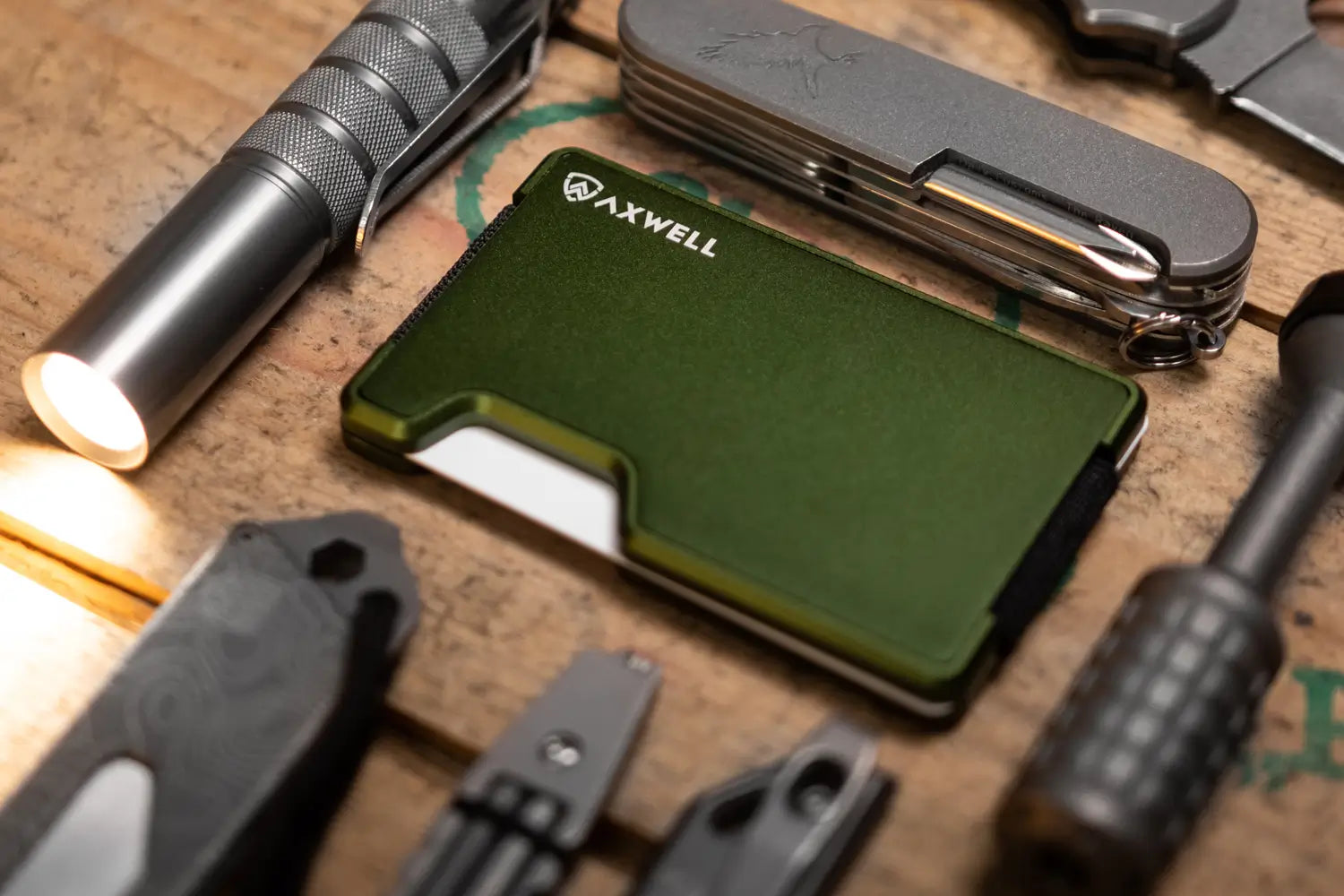Aluminium Green Axwell Wallet Lifestyle